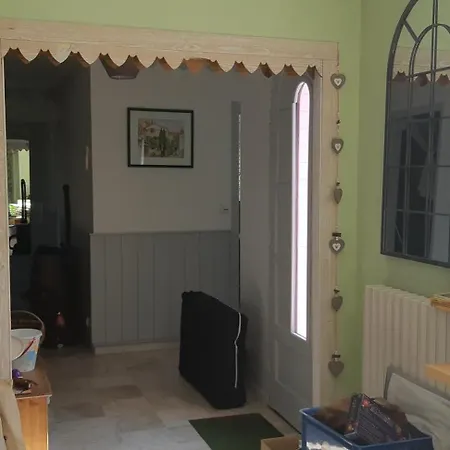 Guest house La Lumiere De Jardin En Goguette 3*